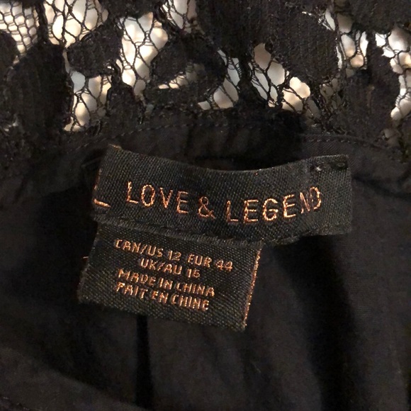 🍀4 for $25🍀 

Black lace/appliqué blouse - Picture 4 of 11